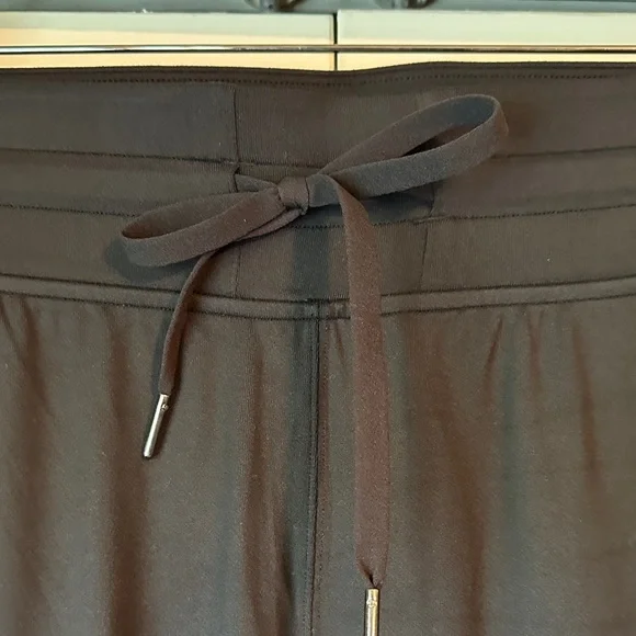 NWT Lululemon Athletica Jogger Crop - Picture 6 of 7